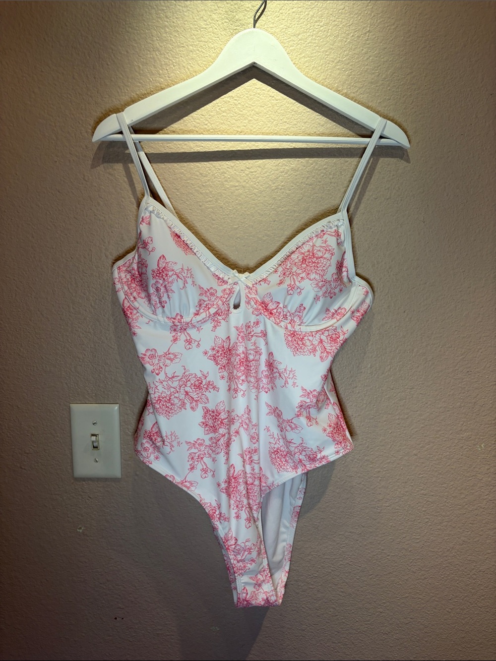 New No Boundaries Women’s Pink Toile Floral One Piece Swimsuit Large 12-14 NWOT - Picture 4 of 11